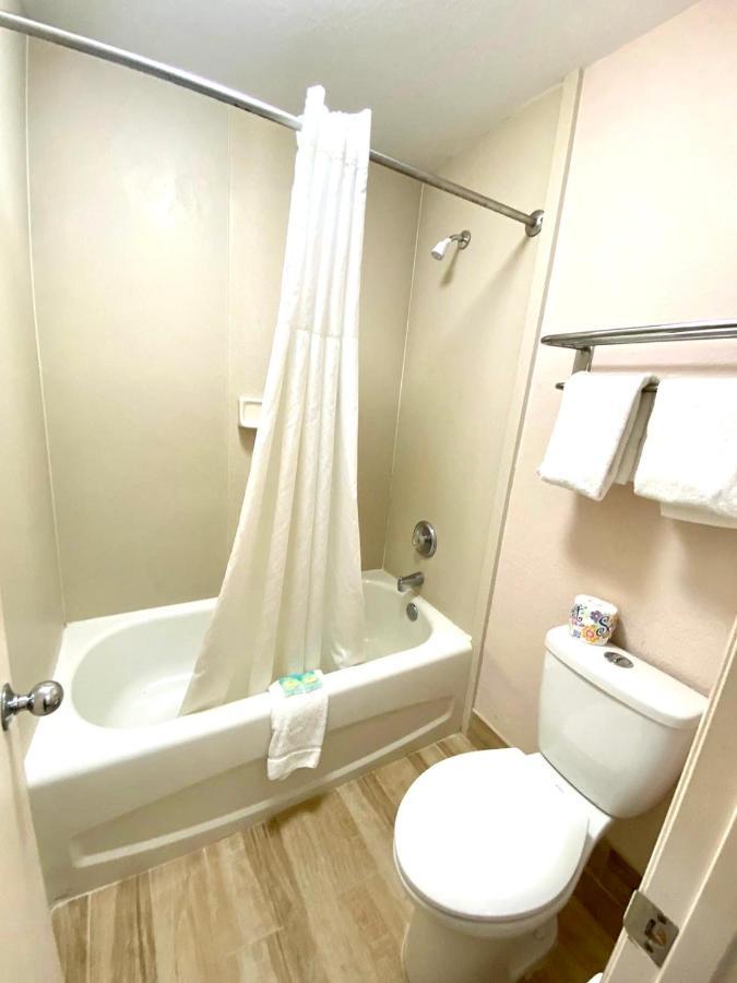 Regency Inn Fern Park Buitenkant foto