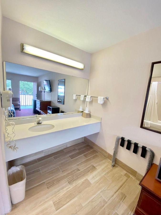 Regency Inn Fern Park Buitenkant foto