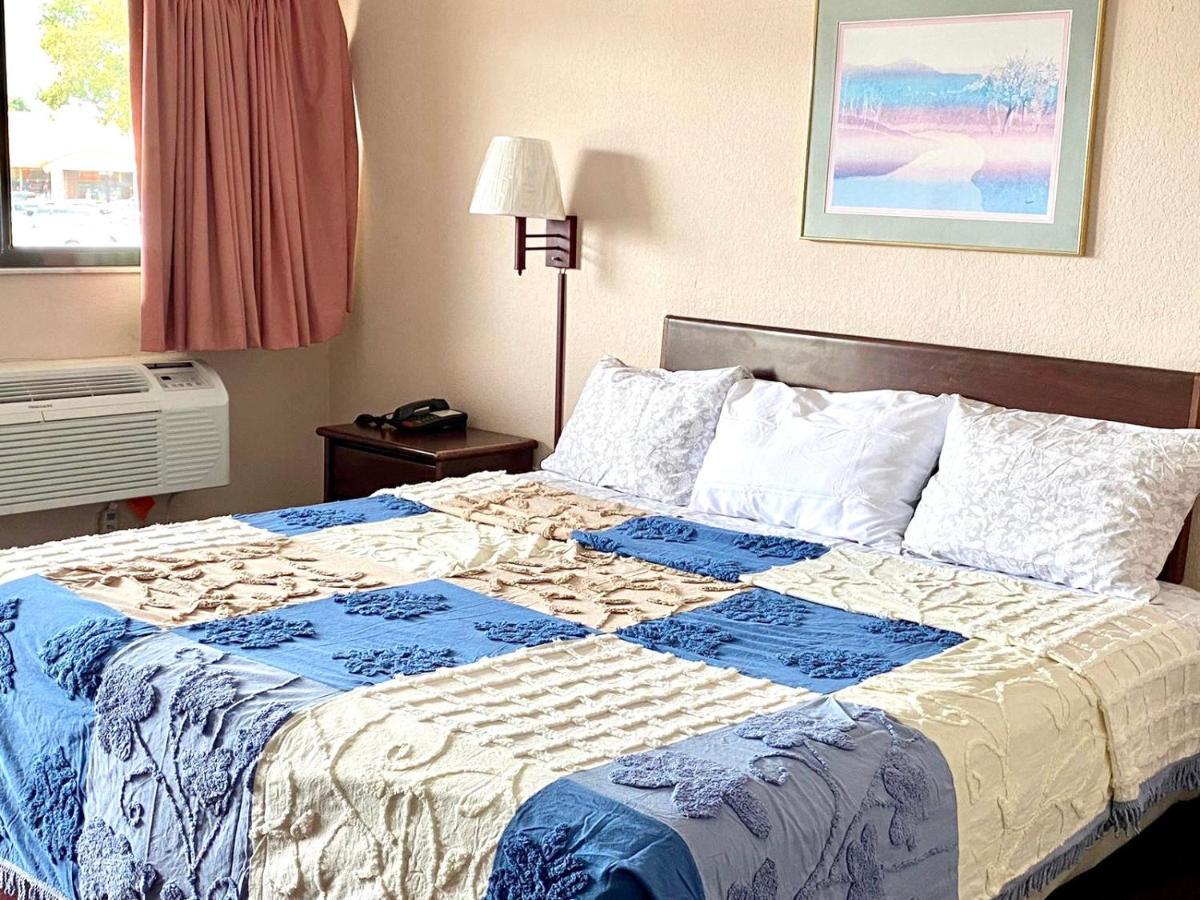 Regency Inn Fern Park Buitenkant foto